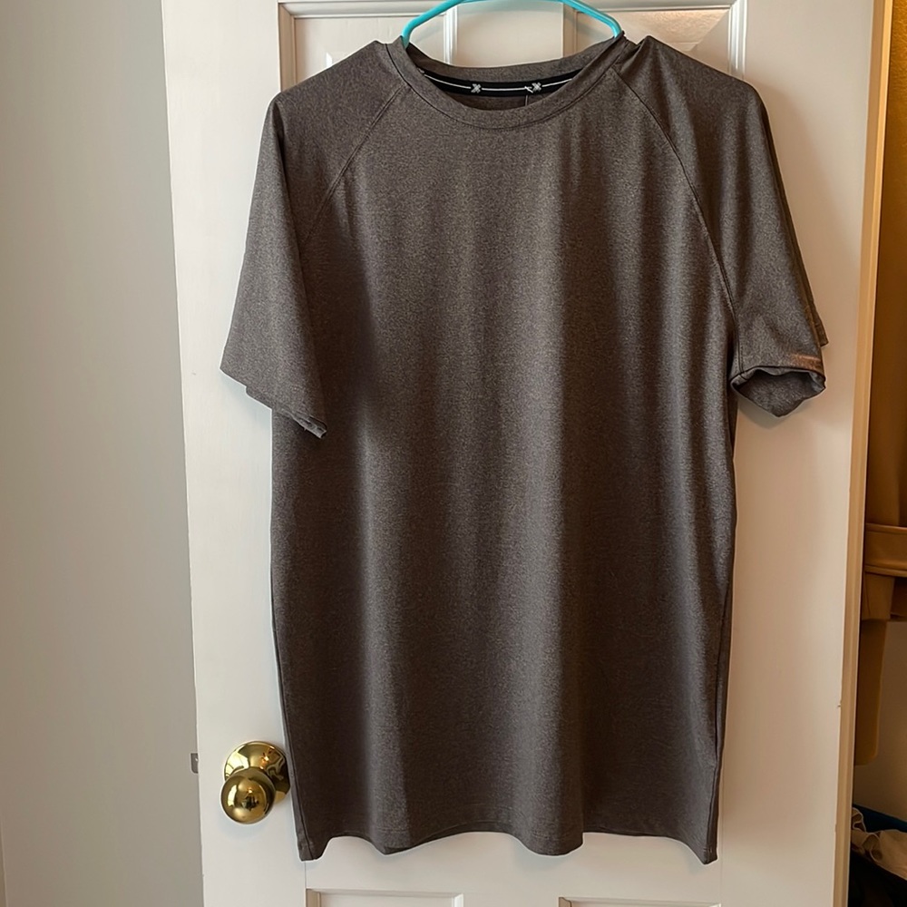 Nwt Kenneth Cole athletic tee